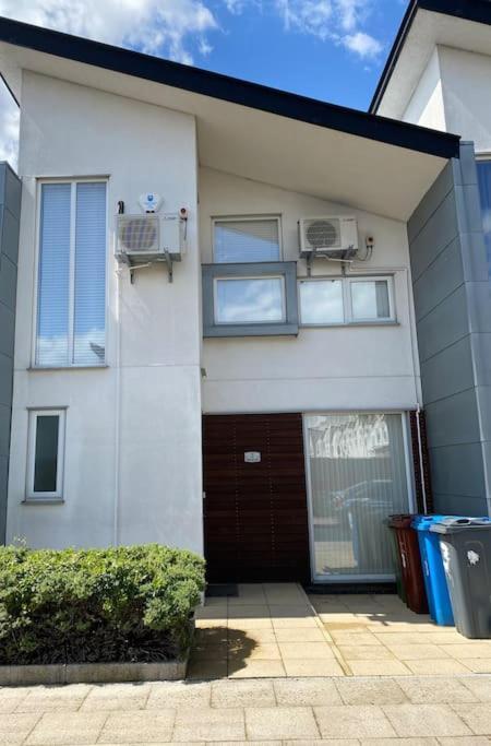 Great House + Air Conditioning + Free Car Parking Manchester Esterno foto