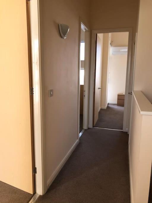 Great House + Air Conditioning + Free Car Parking Manchester Esterno foto