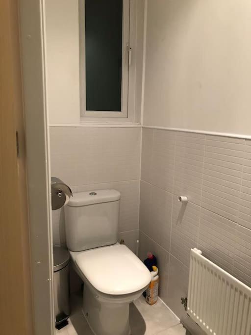 Great House + Air Conditioning + Free Car Parking Manchester Esterno foto