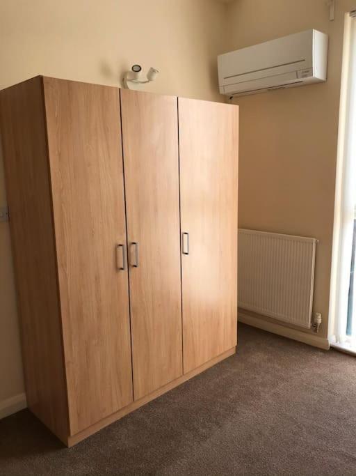 Great House + Air Conditioning + Free Car Parking Manchester Esterno foto