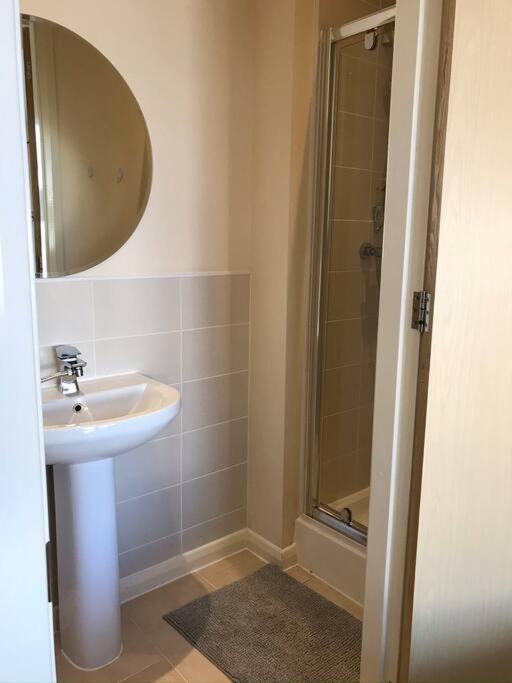Great House + Air Conditioning + Free Car Parking Manchester Esterno foto